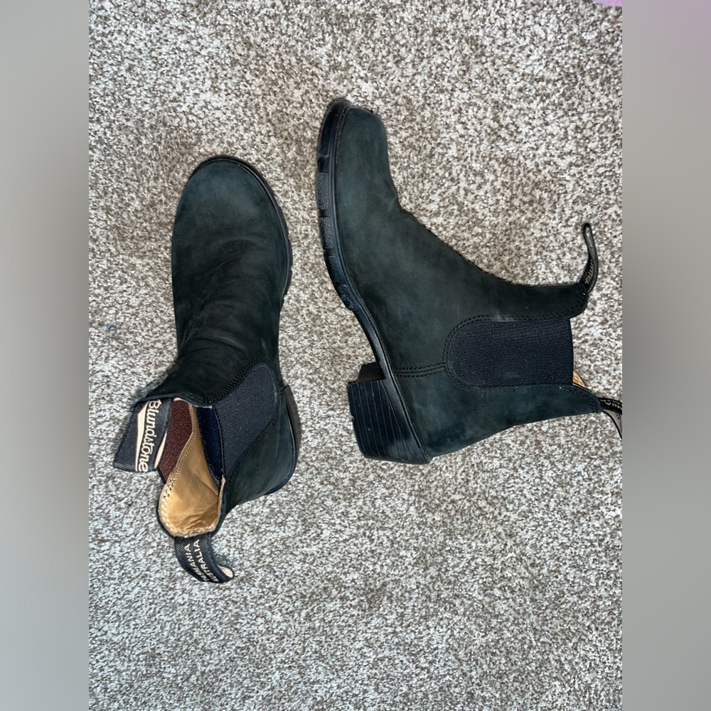 Women’s Heeled Blundstone / Black Suede / Size 7.5